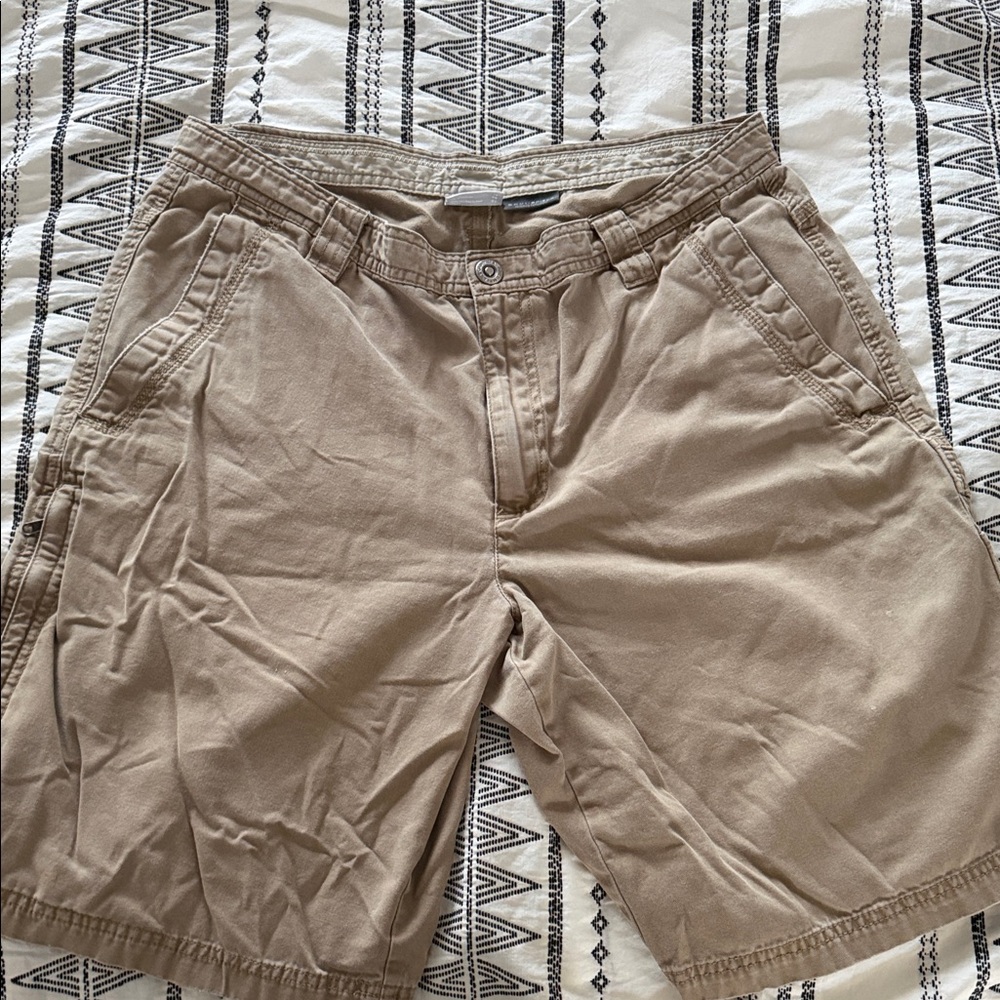 Men's Classic Tan Cargo Shorts